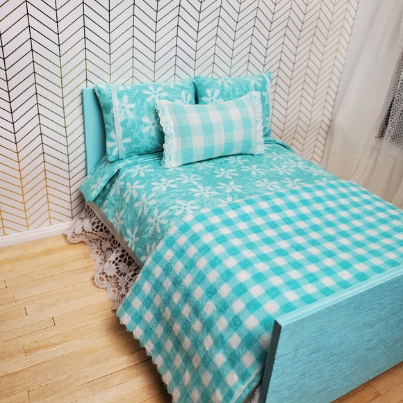 Miniature Dollhouse Turquoise and White Floral Bedding Set Bed 1:12 Scale